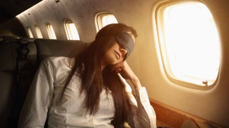 Những người thường xuyên bị Jet Lag có thể là phi công, tiếp viên hàng không, người đi du lịch hoặc công tác nhiều 