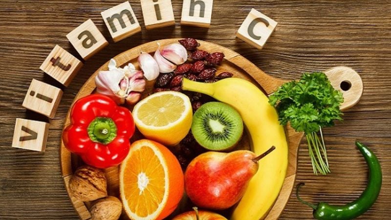 Vitamin C còn được gọi là axit L-ascorbic, là một loại vitamin tan trong nước cần thiết cho cơ thể