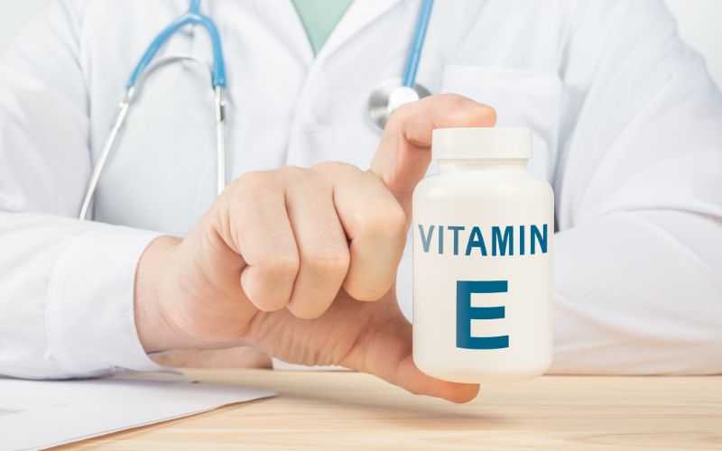 Uống vitamin E thường không gây ra vấn đề nghiêm trọng