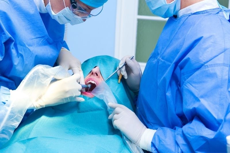 Các thủ thuật bổ sung có thể làm tăng thêm chi phí trồng răng Implant