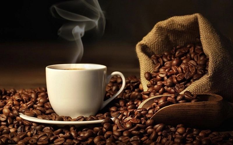 Hạn chế tiêu thụ đồ uống chứa caffein là một cách giảm căng thẳng lo âu hiệu quả mà nhiều người thường bỏ qua.