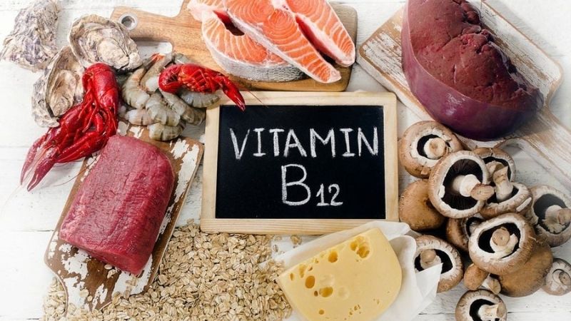 Thiếu vitamin B12 gây thiếu máu, làm tê bì ngón chân cái. 