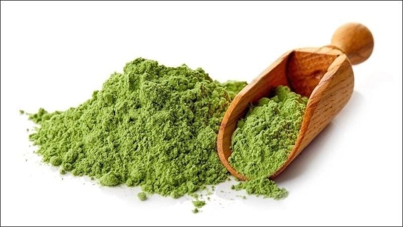 Matcha là loại bột trà xanh được nghiền mịn từ lá trà xanh của cây Camellia sinensis của Nhật Bản