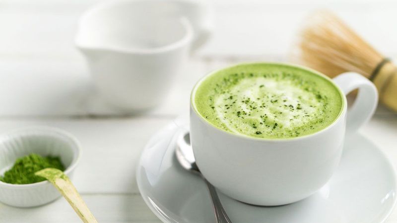 Uống matcha không gây mất ngủ như cà phê