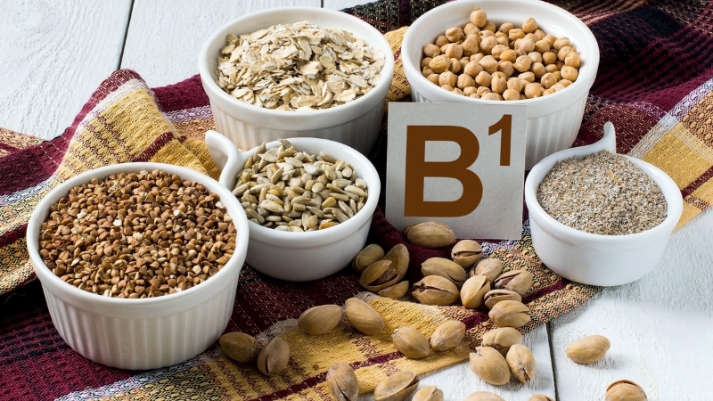 Người thiếu hụt vitamin B1, B2 thường có triệu chứng bị lú lẫn, nứt nẻ quanh miệng