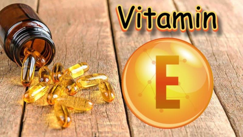 Vitamin E là vitamin tan trong dầu, do đó bạn nên uống bổ sung vitamin E trong bữa ăn có chất béo